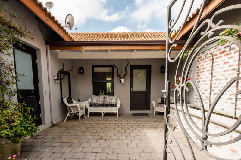 To Let 3 Bedroom Property for Rent in Whale Rock Gardens Western Cape